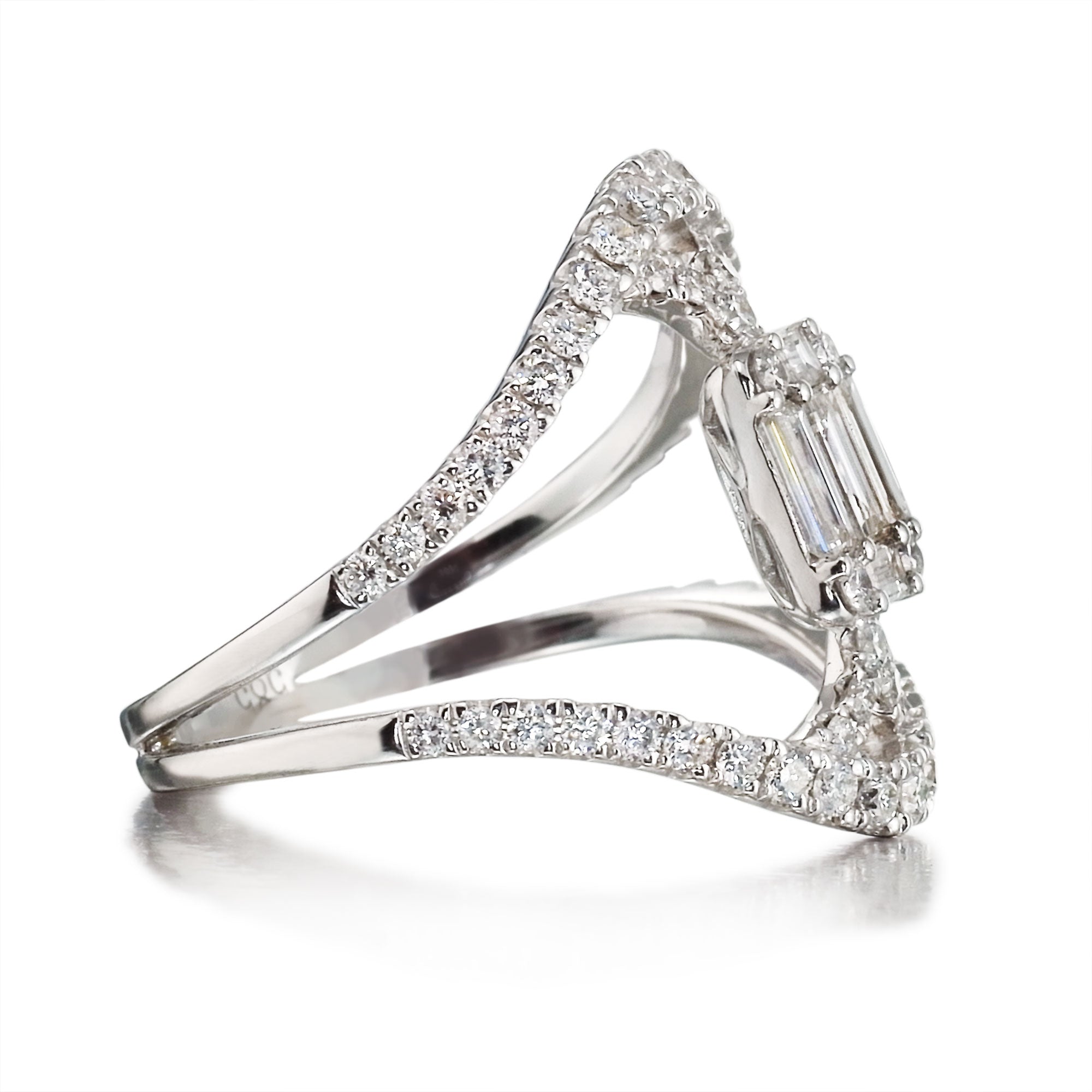 WHITE GOLD & DIAMOND STATEMENT RING