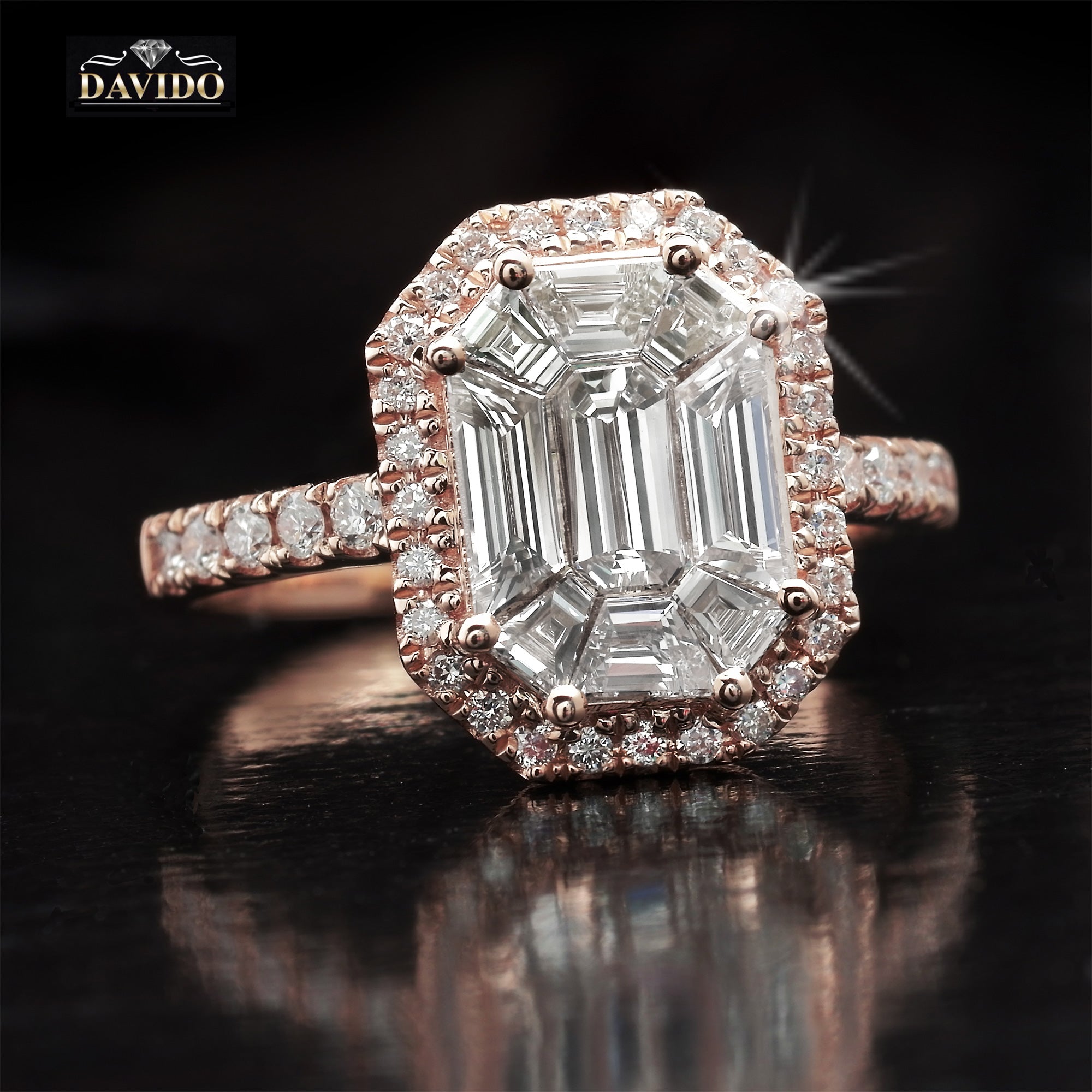 White gold/rose gold Split shank emerald halo