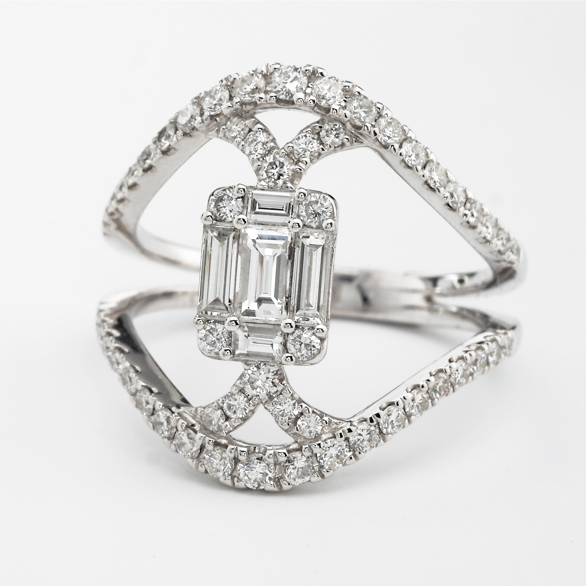WHITE GOLD & DIAMOND STATEMENT RING